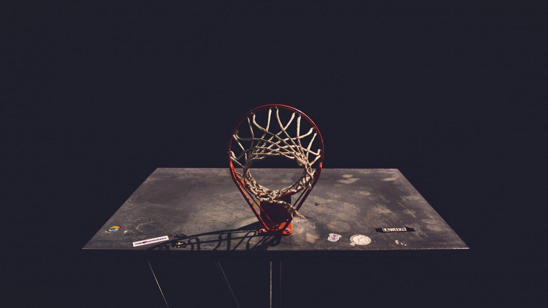 季后赛蔫了！神射手杰罗姆状态全无，三分王竟成隐形人